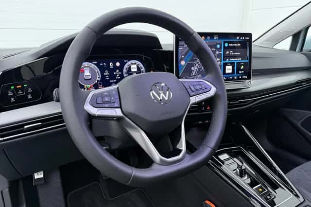 Volkswagen Golf (2026) thumbnail 2
