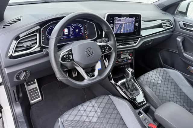 Volkswagen T-Roc (2023) thumbnail 3