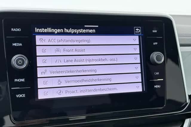 Volkswagen T-Roc (2023) thumbnail 10