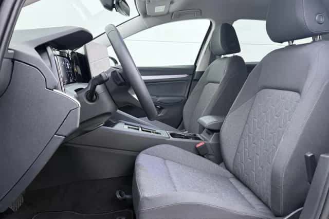 Volkswagen Golf (2025) thumbnail 4