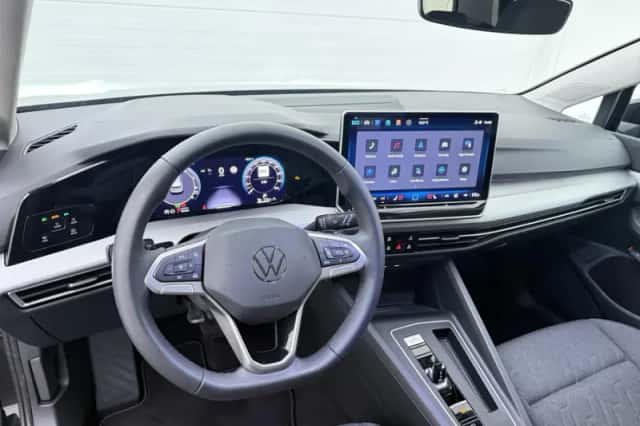 Volkswagen Golf (2025) thumbnail 4