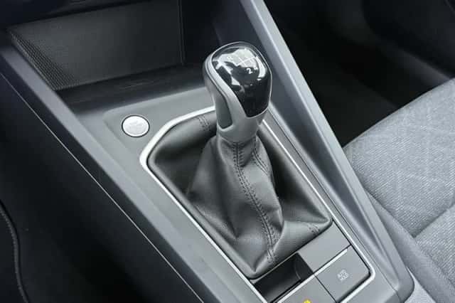 Volkswagen Golf (2024) thumbnail 12