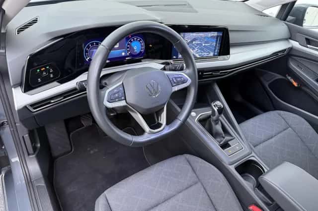 Volkswagen Golf (2024) thumbnail 3
