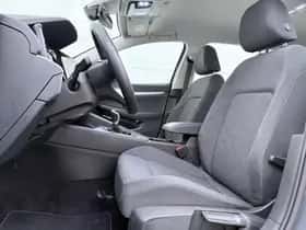 Volkswagen Golf (2024) thumbnail 4