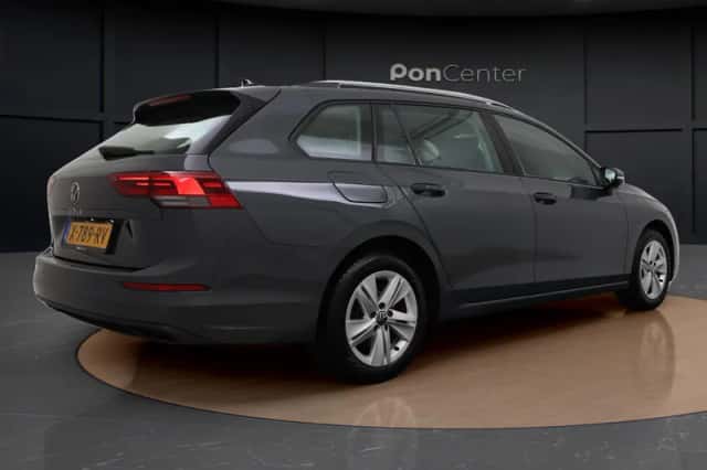 Volkswagen Golf (2024) thumbnail 5