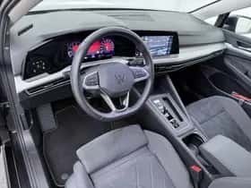 Volkswagen Golf (2024) thumbnail 2