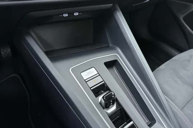 Volkswagen Golf (2024) thumbnail 13