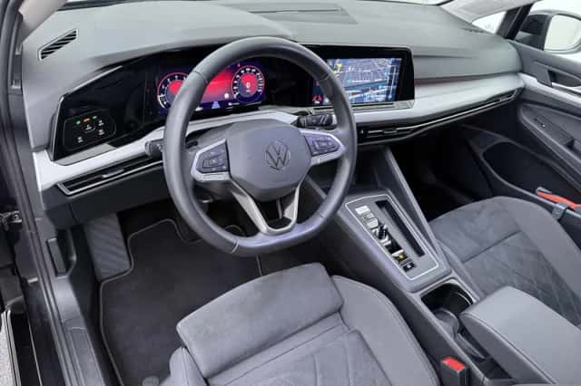 Volkswagen Golf (2024) thumbnail 3