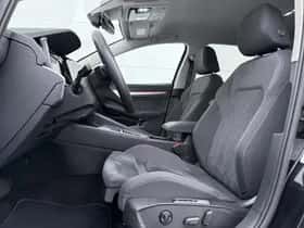 Volkswagen Golf (2024) thumbnail 3