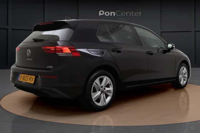 Volkswagen Golf (2024) thumbnail 5