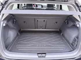 Volkswagen Golf (2024) thumbnail 9