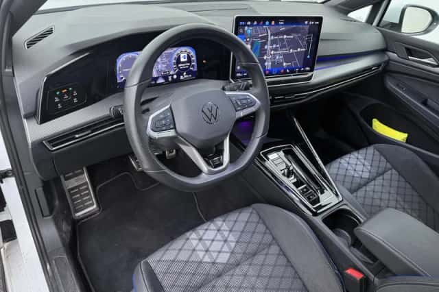 Volkswagen Golf (2025) thumbnail 3