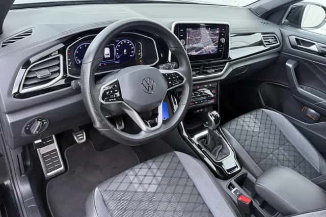 Volkswagen T-Roc (2023) thumbnail 3