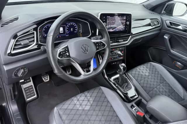 Volkswagen T-Roc (2023) thumbnail 4