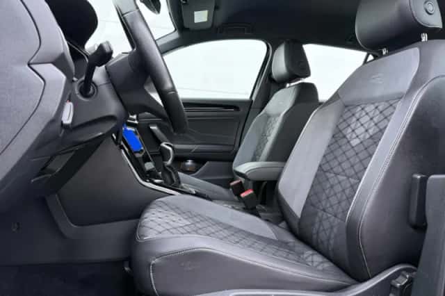 Volkswagen T-Roc (2023) thumbnail 5