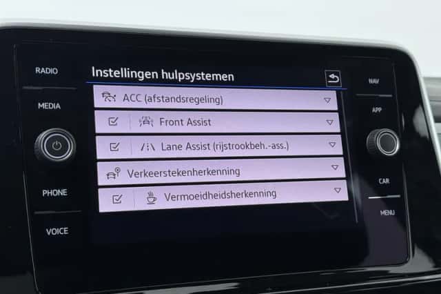 Volkswagen T-Roc (2023) thumbnail 10