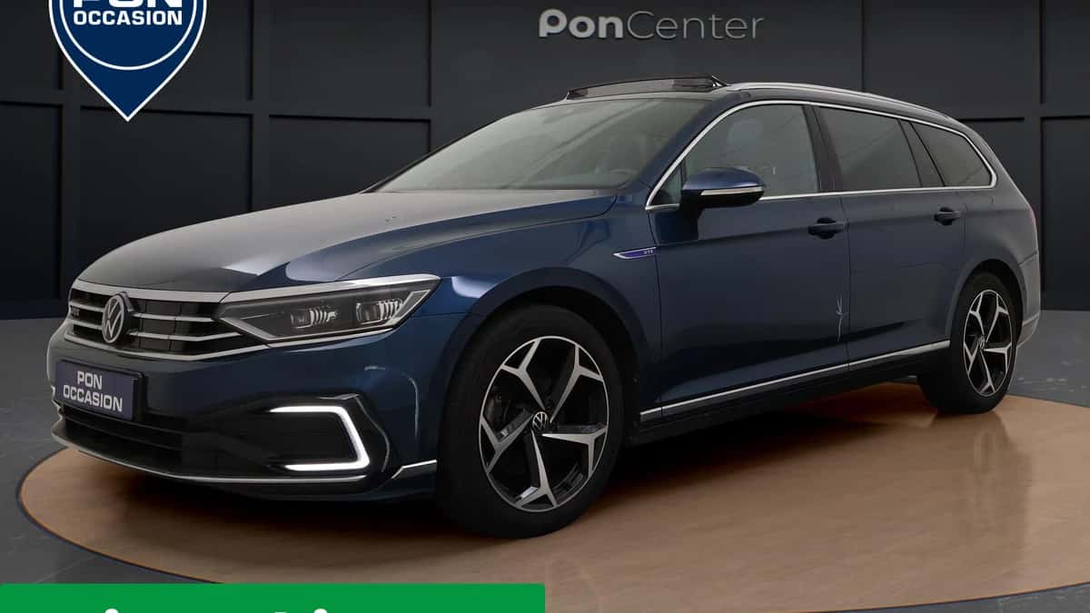 Volkswagen Passat (2022) — foto 1