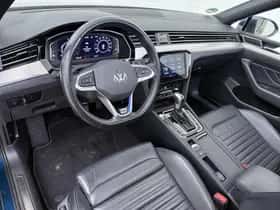 Volkswagen Passat (2022) thumbnail 3