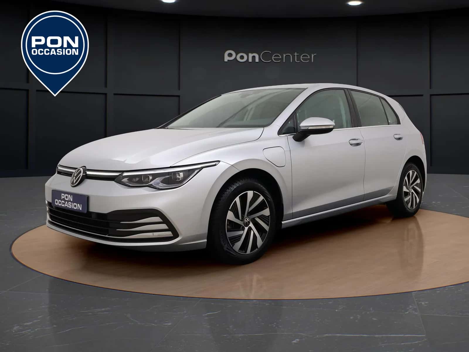 Volkswagen Golf (2021) — foto 1