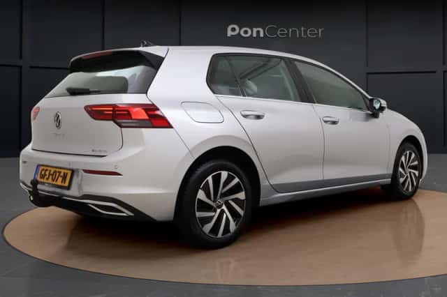 Volkswagen Golf (2021) thumbnail 5