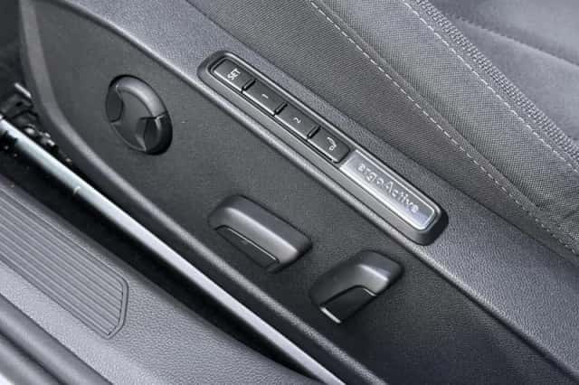 Volkswagen Golf (2021) thumbnail 7