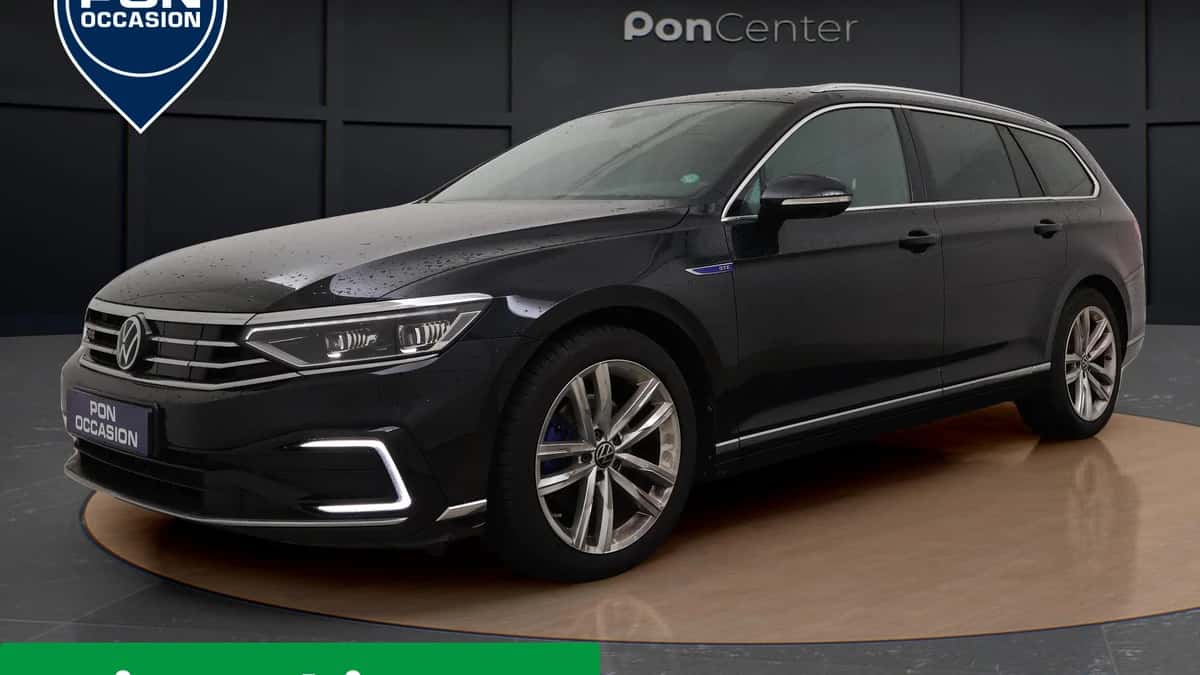 Volkswagen Passat (2023) — foto 1