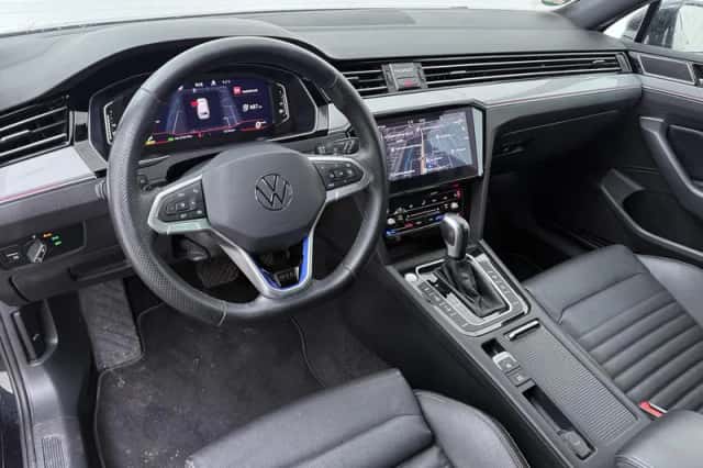 Volkswagen Passat (2023) thumbnail 3