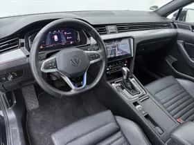 Volkswagen Passat (2023) thumbnail 3