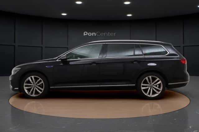 Volkswagen Passat (2023) thumbnail 6