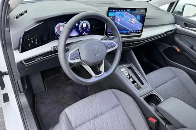 Volkswagen Golf (2025) thumbnail 3