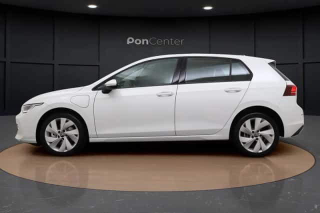 Volkswagen Golf (2025) thumbnail 6