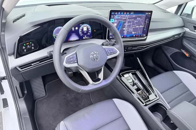 Volkswagen Golf (2025) thumbnail 3