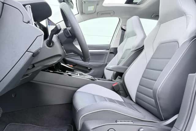 Volkswagen Golf (2025) thumbnail 4
