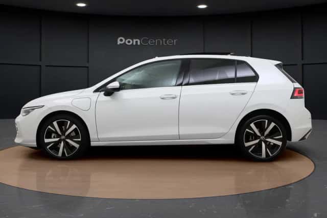 Volkswagen Golf (2025) thumbnail 6