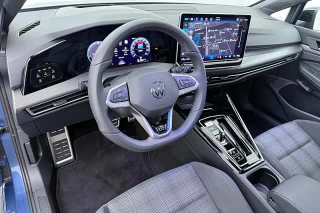 Volkswagen Golf (2025) thumbnail 3