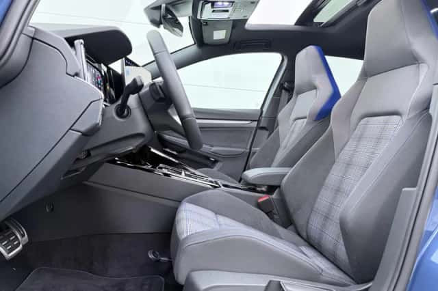 Volkswagen Golf (2025) thumbnail 4