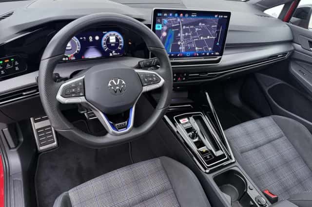 Volkswagen Golf (2025) thumbnail 3