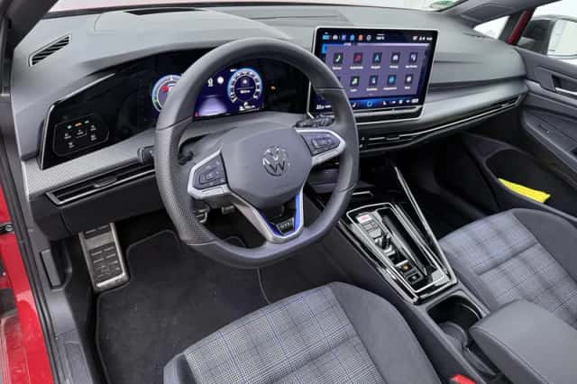 Volkswagen Golf (2025) thumbnail 3
