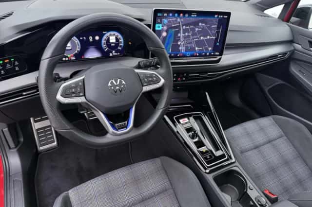 Volkswagen Golf (2025) thumbnail 4