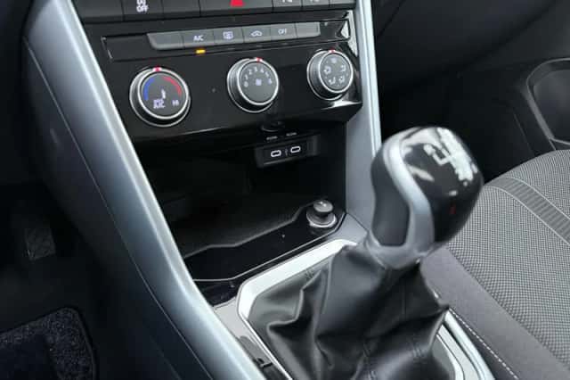 Volkswagen T-Roc (2023) thumbnail 11