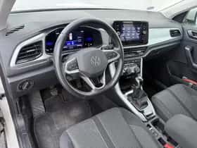 Volkswagen T-Roc (2023) thumbnail 3