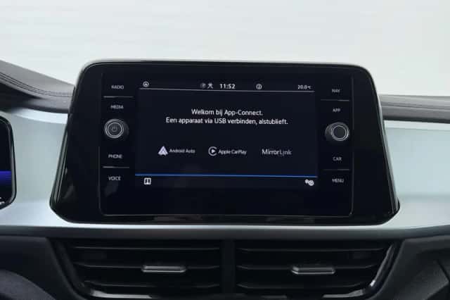 Volkswagen T-Roc (2023) thumbnail 9