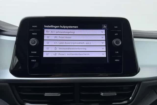 Volkswagen T-Roc (2023) thumbnail 10