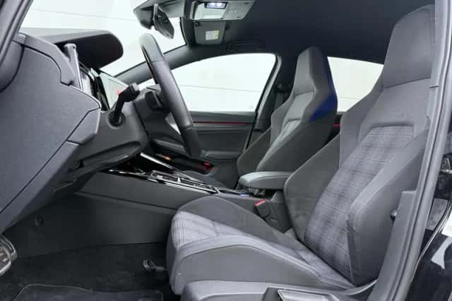 Volkswagen Golf (2022) thumbnail 4