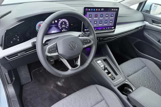 Volkswagen Golf (2025) thumbnail 3