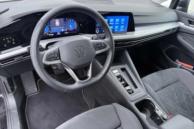 Volkswagen Golf (2024) thumbnail 3