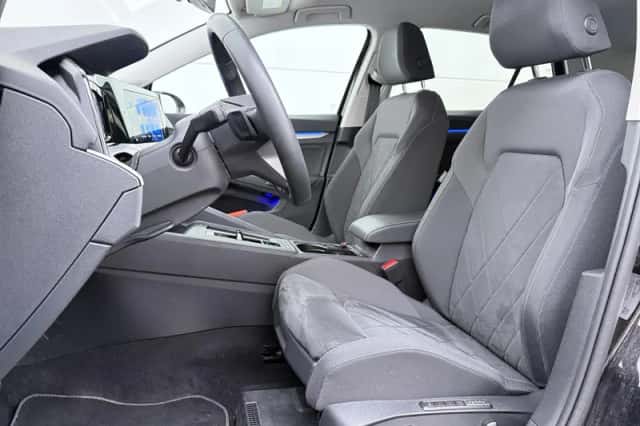 Volkswagen Golf (2024) thumbnail 4