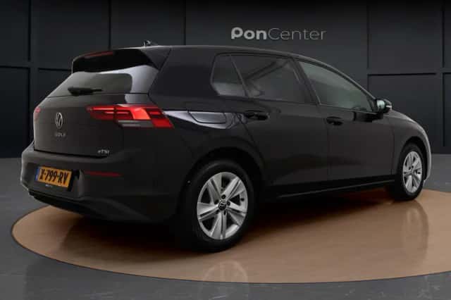 Volkswagen Golf (2024) thumbnail 5