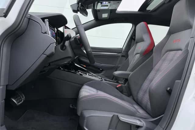Volkswagen Golf (2026) thumbnail 4
