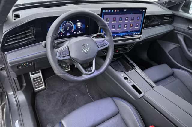 Volkswagen Passat (2025) thumbnail 3